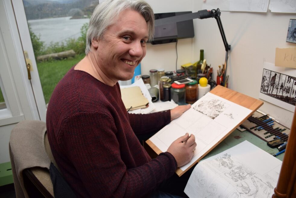 TEGNER. Bjørnar Meisler har illustrert flere bøker, og tegneserier. Her tegner han til tegneserien Fjorden Cowboys. Alle foto: Frida Kalbakk