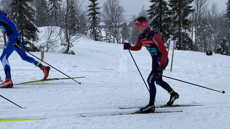 TOK GULL. Tobias Hagenes ble første nordnorske mester fra Valnesfjord på lang tid da han tok gullet på fellesstarten i Hammerfest lørdag.
 Foto: Fauske IL ski