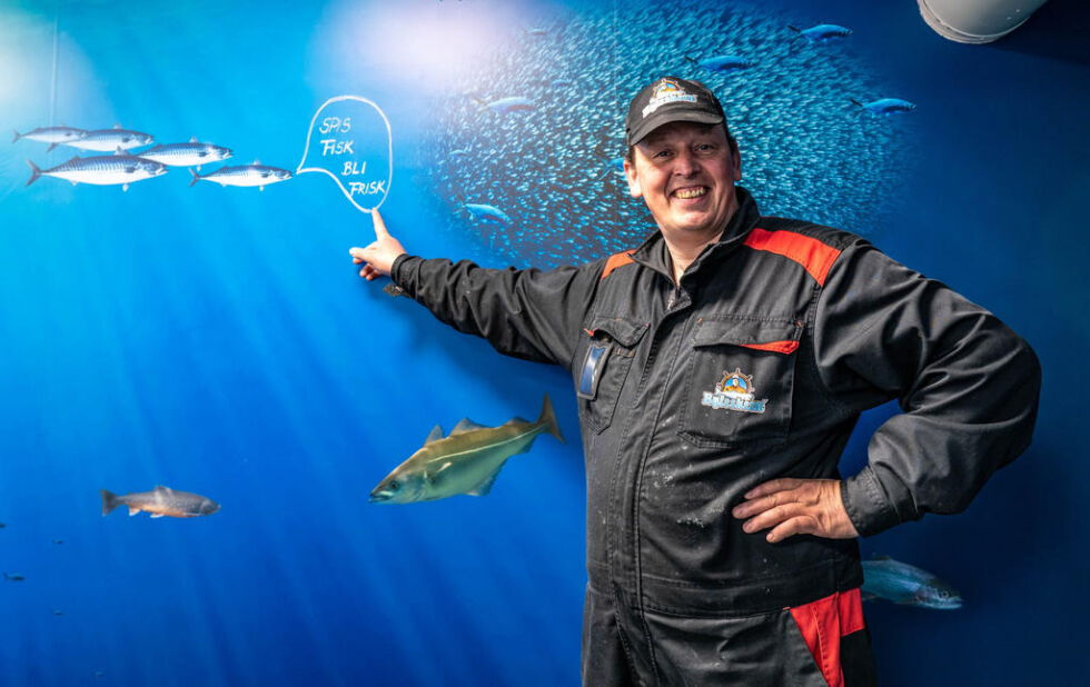 FISKEMOTTAK. Byfeskern Bård Larsen kjøper det du fanger i havet.
 Foto: Anita Sjåvik