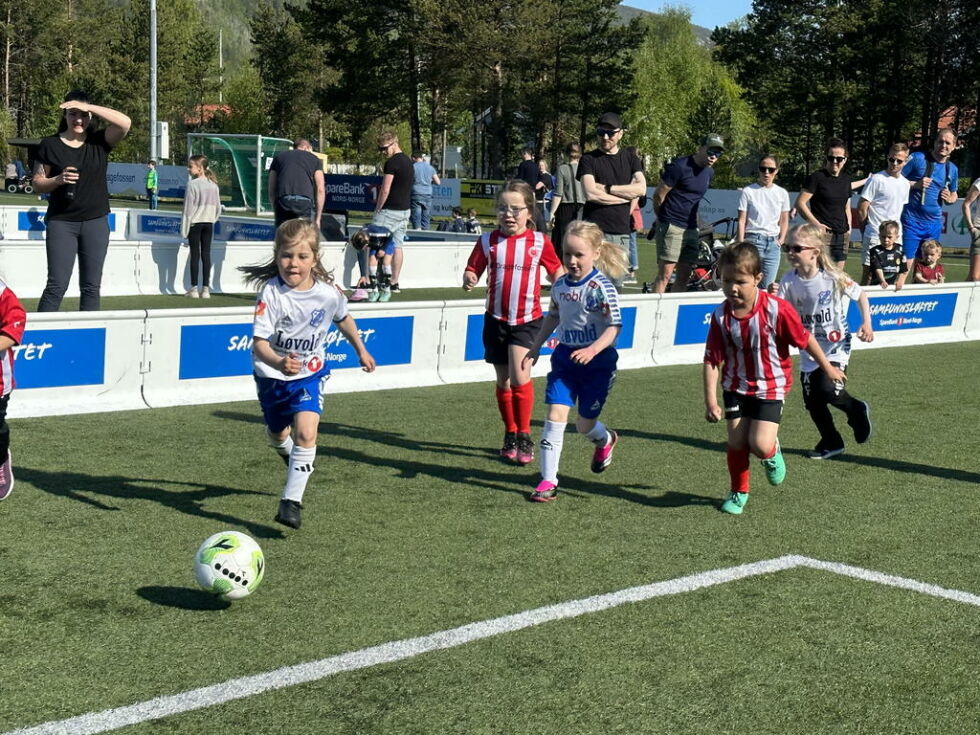 HØYDEPUNKTET. Miniputten på Rognan har vært en institusjon for unge forballspillere i Salten i mange år. Nå braker det løs med 195 påmeldte lag i helga.
 Foto: Erica Restoften