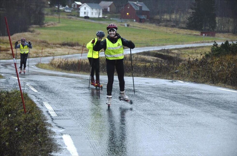 BEDRE VÆR. Valnesfjord IL satser nok på bedre vær enn Ingrid Mathisen opplevde på denne turen når de arrangerer rulleskiløp i september. Arkivfoto: Espen Johansen