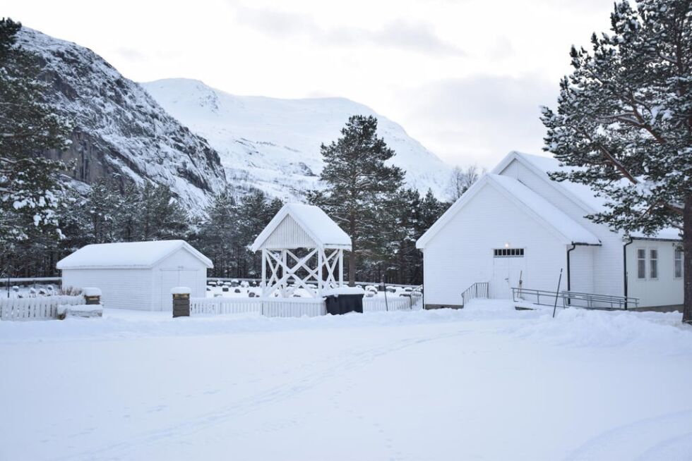 AVLYSER. Vanligvis er det gudstjeneste i Mørsvikbotn kapell julaften, men i år er den avlyst på grunn av de nye koronarestriksjonene.
 Foto: Eva S. Winther