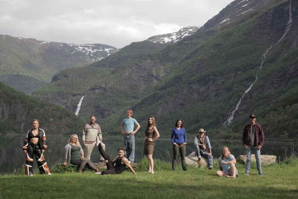 Dette er årets deltakere i Alt for Norge: Amalia Larson, Brady Arneson, Caroline Dahl, Doug Forrest, Joel Torgeson, Kiehl Sundt, Mark Davis, Noemia (Mia) Mlekarov, Paige Marie Dahlen, Trygve Gundersen.
 Foto: WarnerbrosDiscovery