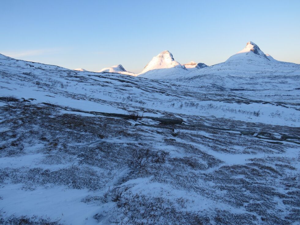 I fjellet er det avblås og lite snø for tiden. Her fra området ved Lurfjellhytta.
 Foto: Tore Veisetaune, Statskog Fjelltjenesten