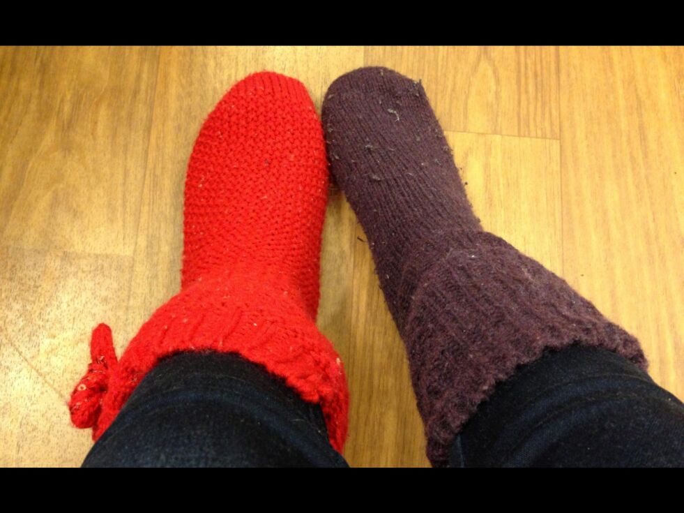 FORSKJELLIG. Sist helg markerte mange Verdensdagen for Downs syndrom med å ha på seg to ulike sokker. Foto: Eva S. Winther