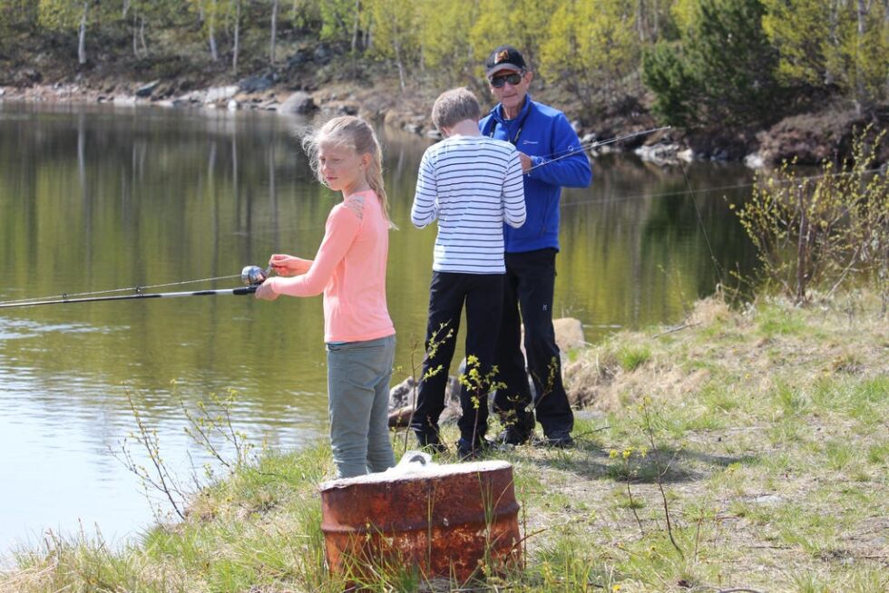 FINE STUNDER. Statskog ønsker at flere barn skal få oppleve friluftsglede gjennom fisking. Arkivfoto.
 Foto: Rolf Arne Tønseth
