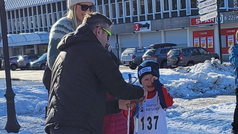IKKE KLAR. Rett før start var Peder Knædal aldeles ikke klar til å starte Sentrumssprinten.
 Foto: Foto: Stig Bjørnar Karlsen