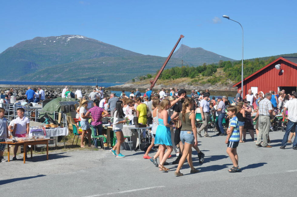 Markedsdag på Strøksnes trekker ofte mye folk.
 Foto: Sylvia Bredal