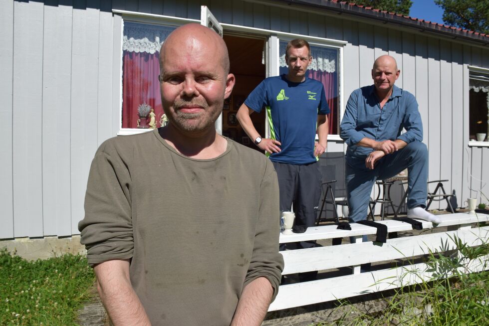 Erlend Garåsen (t.v.) er skaperen av skinnelangs.no. Denne uken gikk han skinnelangs over Saltfjellet, sammen med Eirik Strand og Bjørn Rønning.
 Foto: Ina Sand Solli