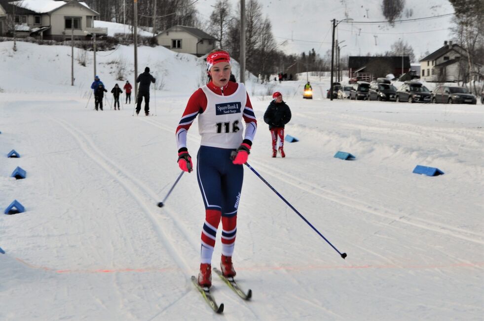 SUVEREN. Marie Risvoll Amundsen fra Fauske IL Ski er ferdig med sine fem kilometer. Hun vant med nesten fem minutter.
 Foto: Lars Olav Handeland