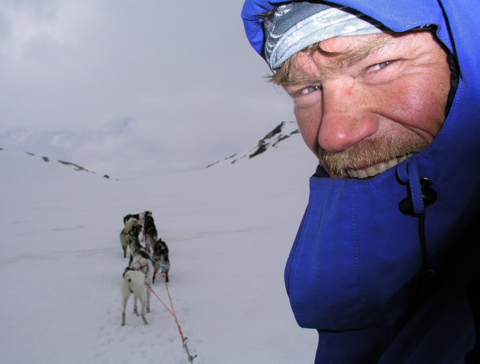 MED HUNDESPANN. Lars Monsen mener skuterløyper også tjener de som vil kjøre med hundespann i nasjonalparken på Saltfjellet. Foto: Fridtjof Kjæreng, NRK