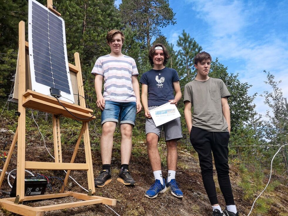 SOLCELLE. Fra venstre Mathias Myhre, Håkon Amundsen og Adrian Jansen jobbet blant annet med solcelleteknologi under Teknouka.
 Foto: Alle bilder: Robert Jentoft
