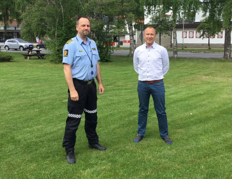 Lensmann Ronny Borge og kommunedirektør Ronny Seljeseth hadde et møte i dag hvor de drøftet turisme og grensekontroll.
 Foto: Saltdal kommune