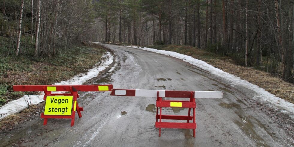 STENGT VEI. Buvikveien i Sørfold er midlertidig stengt fordi den er i så dårlig forfatning grunnet vårløsninga. Illustrasjonsfoto