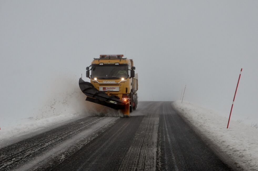 DÅRLIG VÆR. Det er svært utfordrende føre langs veiene i hele Nordland torsdag morgen.
 Foto: Lars Olav Handeland