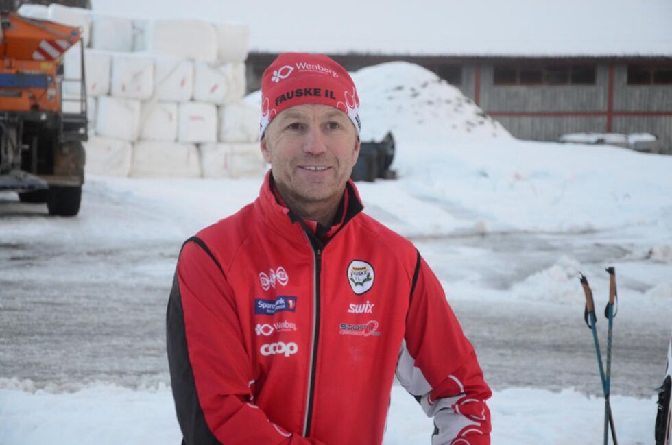 Kristian Amundsen i Fauske IL ski har latt seg imponere av de unge skiløperne sin måte å takle situasjonen med korona-viruset på - selv om de er lei seg for at de ikke får trent sammen eller gått renn.
 Foto: Espen Johansen
