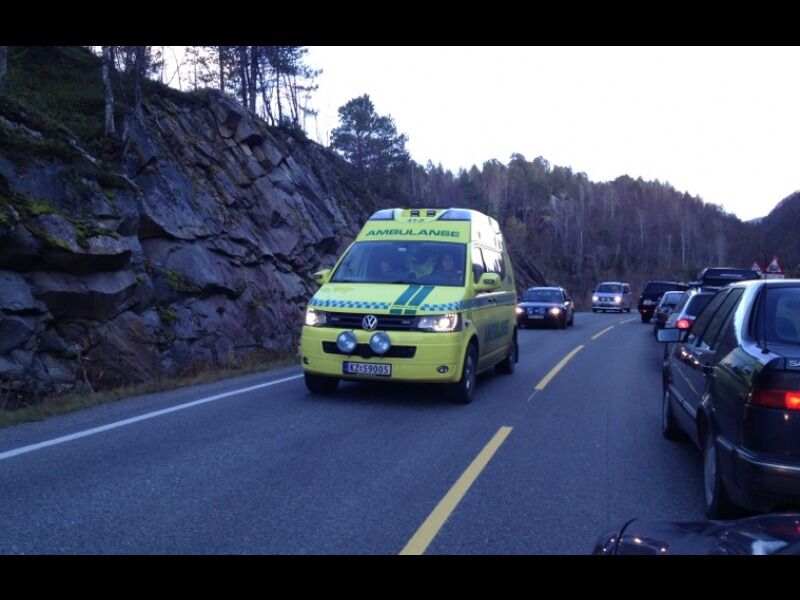 To personer skal være skadet i en trafikkulykke i Kobbelv
 Foto: Helge Simonsen