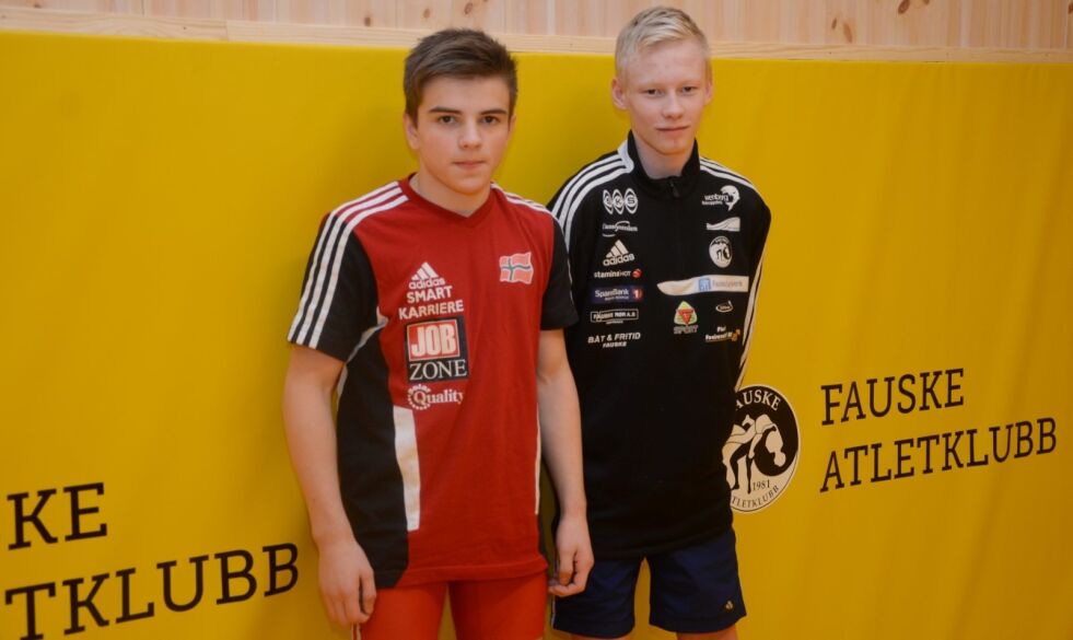 GODE. Isak Bø Rørnes og Mathias Bjørnå fikk med seg hver sin medaljer fra ungdoms-NM i bryting i helga. Foto: Espen Johansen
