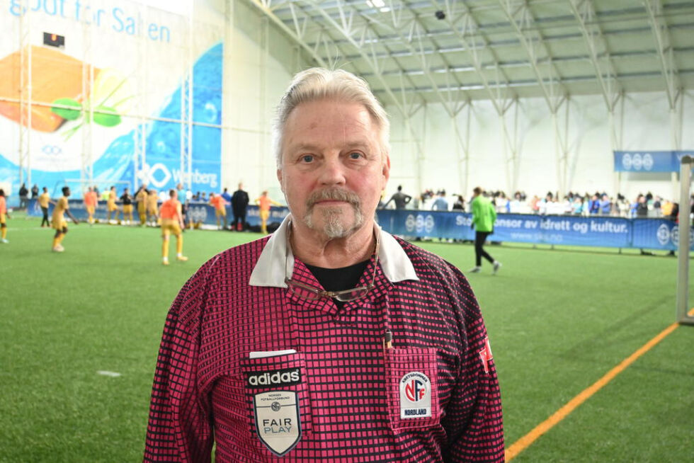 SOLID ERFARING. Jonny Pedersen har dømt fotball i rundt 50 år.
 Foto: Stig Bjørnar Karlsen