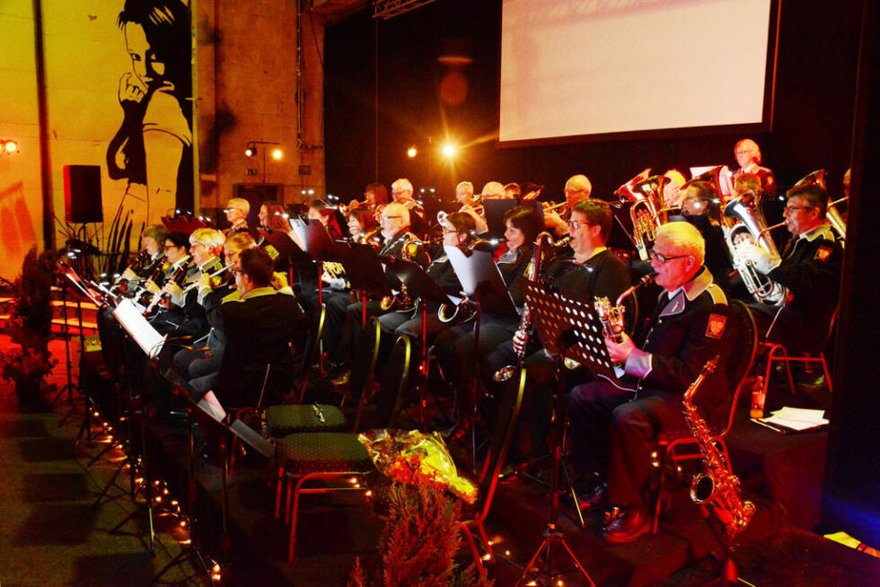PÅ SLIPEN. Det var full sal da Rognan Hornorkester inviterte til jubileumsfest på Slipen scene i november i 2018.
 Foto: Helge Simonsen