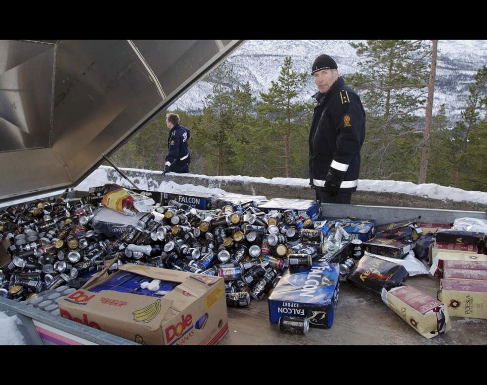 DØMT IGJEN. Bildet er fra sist gang den 70 år gamle svensken ble dømt for smugling i 2011. Den gangen raste han utover Junkerdalsura med tusenvis av liter med både øl, vin og brennevin.  Arkivfoto: Bjørn S. Fridtjofsen