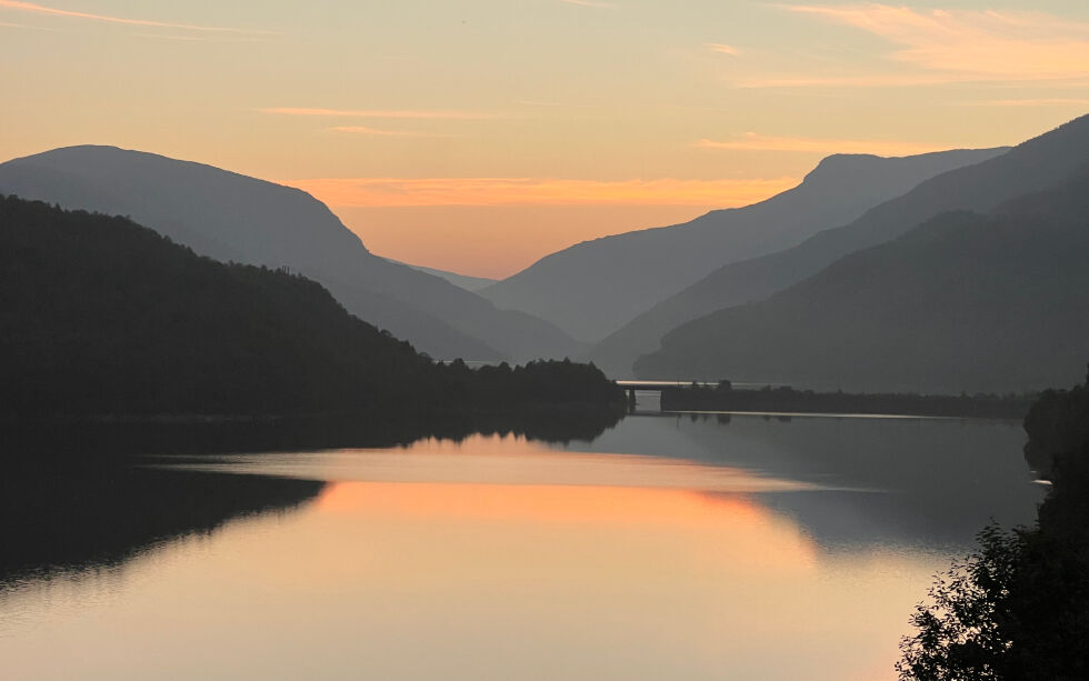 HØST-HYLLEST. Når den første kvelden i september viser seg fra denne siden er det vanskelig å be om så mye mer.
 Foto: Espen Johansen