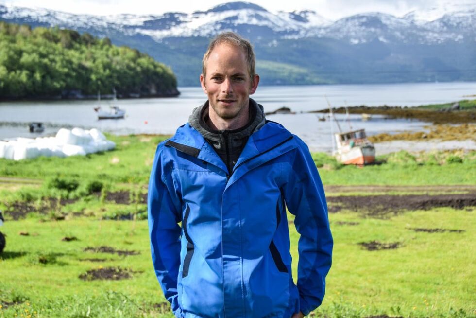 FISKER. Jonas Stokland har drevet som fisker i Skjerstadfjorden siden 2008, og fra 2016 har det vært heltidsjobben. Det håper han å fortsette med.
 Foto: Tarjei Abelsen