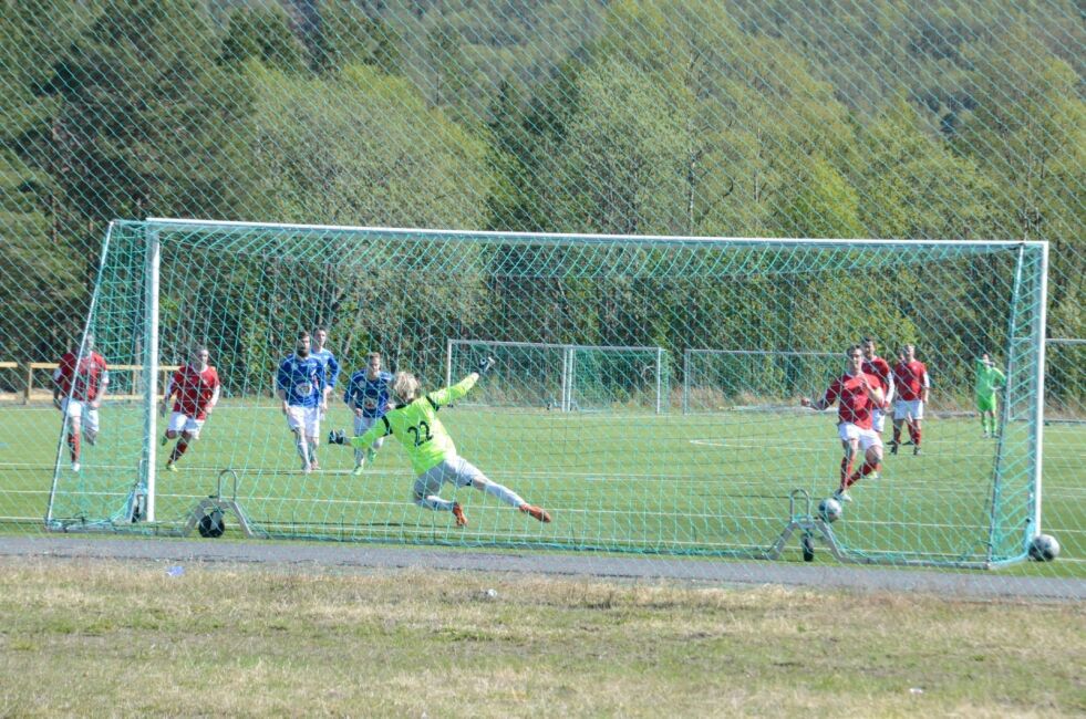 ISKALD. Lars Vassbotn var sikker fra straffemerket og ga FKSK 1-0 mot Grane søndag. Foto: Sverre Breivik