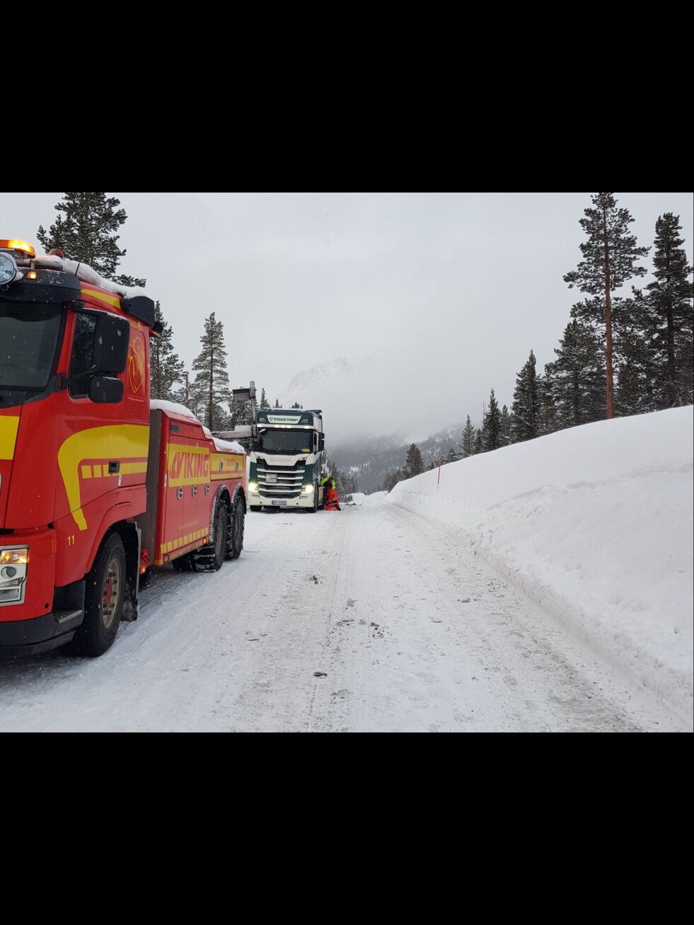 Statens vegvesen bisto med berging av to vogntog på nordsiden av Saltfjellet.
 Foto: Statens vegvesen