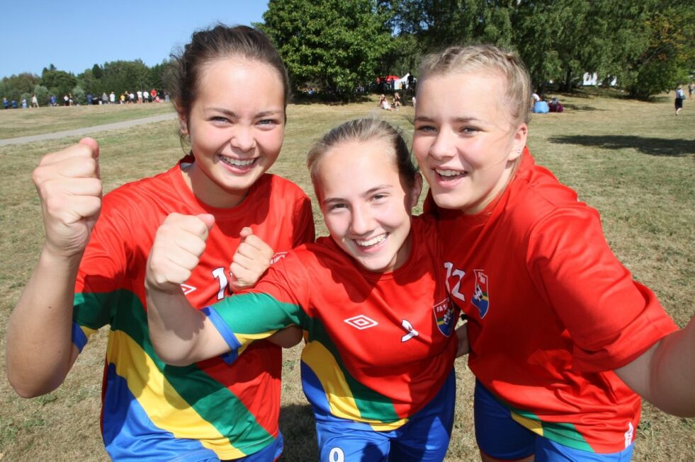 I OSLO. Christina Elise Blind, Jenny Wenberg og Michelle Myhre koser seg i Norway cup. Foto: Svein Halvor Moe
