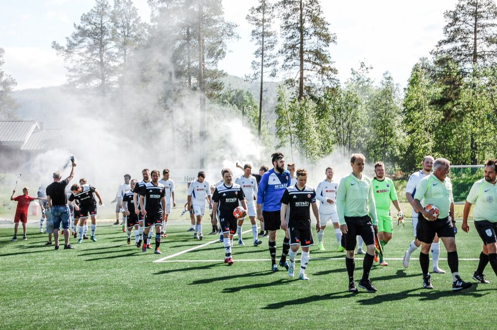 INNMARSJ. Stort engasjement rundt kampen til tross for en dårlig sesongstart.
 Foto: Kenneth Hedstrøm Larsen