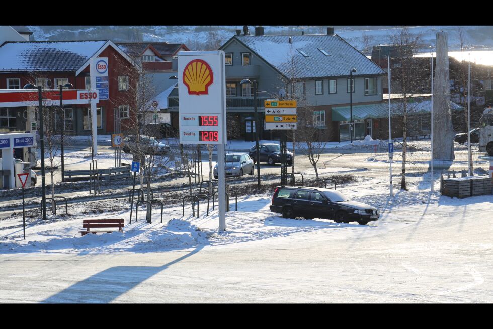 GÅR NEDOVER. Klokken 10 torsdag 9. mars var dieselprisen på Shell nede i 12.09.
 Foto: Bjørn L. Olsen