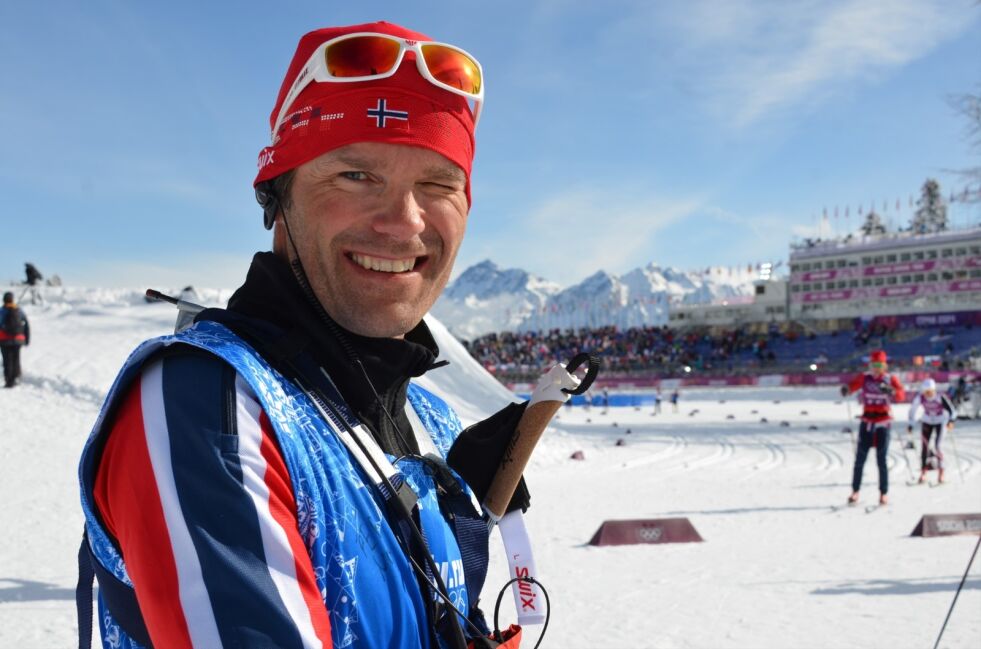 GULLSKI. Per Erik Bjørnstad smurte Ingvild Flugstad Østberg skine ski på lagsprinten. Det ble det gull av. Alle foto: Svein Halvor Moe