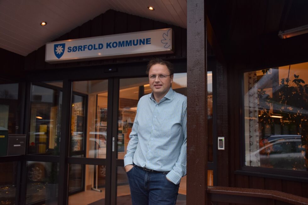 TAKKER. Kommunedirektør Stig Arne Holtedahl i Sørfold takker sine ansatte.
 Foto: Eva S. Winther