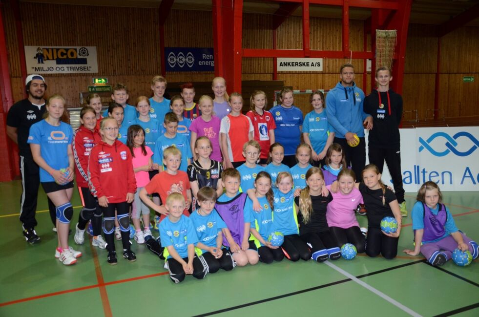 MANGE. 33 unge håndballspillere har vært samlet i Fauske idrettshall til tre dager med håndball. Alle foto: Espen Johansen