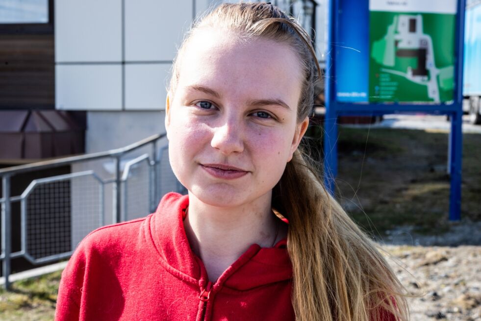 BEKYMRET. Victoria Andal har sett seg nødt til å søke skoleplass i Bodø, til tross for at hun ønsker å bo i Fauske og drive med politikk på hjemplassen. Hun står på Arbeiderpartiets kommuneliste foran valget.
 Foto: Tarjei Abelsen