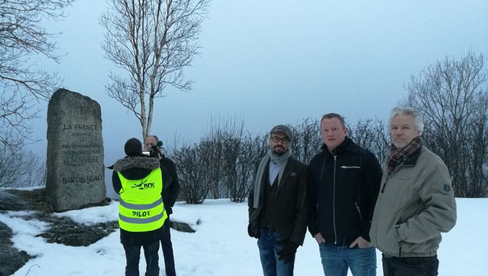 Aage Aaberge i Nordisk Film intervjues av NRK. Til høyre Storyline NOR-trioen Trond Eliassen, Tom Vidar Karlsen og Arild Karlsen.
 Foto: STORYLINE NOR