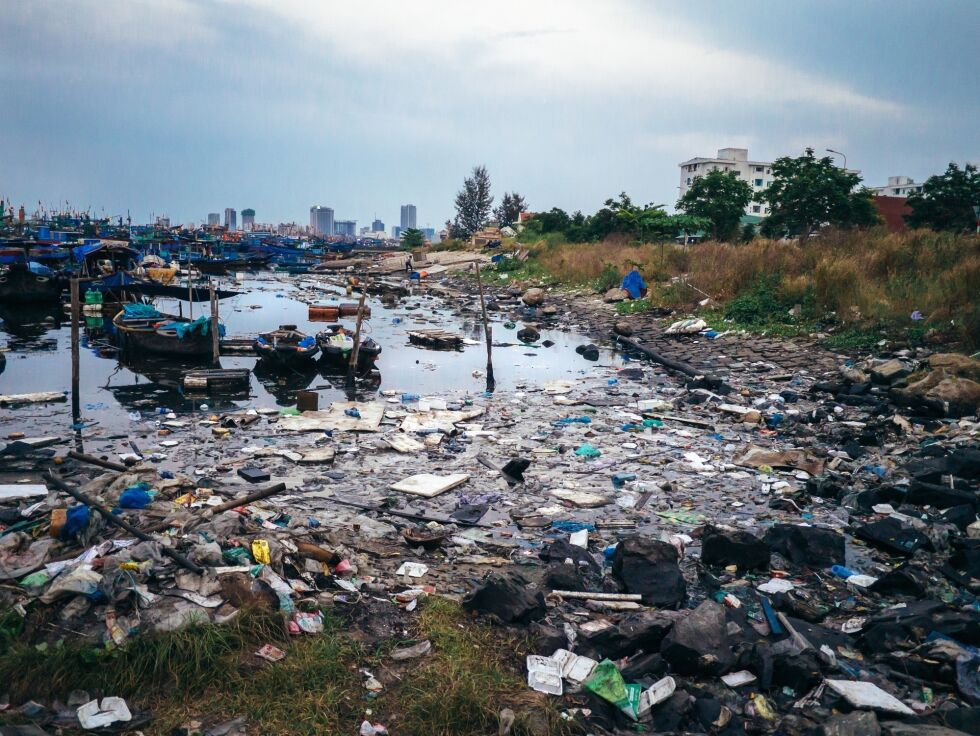 ANSVARSFRASKRIVELSE. Det er helt utrolig at vi i 2020 velger å gå for så utdaterte løsninger som å eksportere søppelet vårt ut av landet. Da har vi et forsøplingsproblem, som vi må rydde opp i.
 Foto: GettyImages/WWF