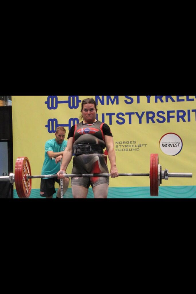 TIL ITALIA. Siri Anita Slettmyr skal konkurrere for Norge i Vest-Europeisk mesterskap i styrkeløft i Milano i september.
 Foto: Janne Rødli