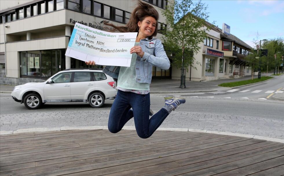 GLAD. Skitalentet Ingrid Mathisen (17) mottok tirsdag Nordlandsbankens stipend for idrettstalenter i Nordland. Foto: Bjørn L. Olsen