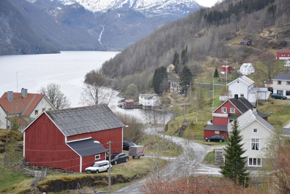 VIL SØKE STØTTE. Strekninga fra Engan (bildet) via Elvkroken og til Sørfjorden er blant de kommunen ønsker å bygge ut bredbåndsdekninga i. Begge foto: Eva S. Winther