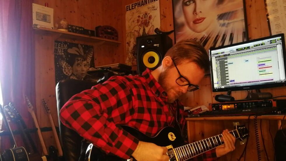 KREATIV. Andreas Vestvann Johnsen har gitt ut ny låt og video. Han synger og spiller hele ni instrumenter i ”Dans på Lego”.
 Foto: Westvann