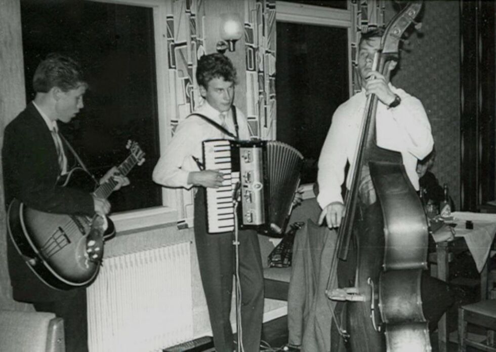 GJENFORENING. Når jazzmusikeren Ivar Antonsen kommer tilbake til Fauske for å spille i helga, satser han på sitt gamle ungdomsband og på å gjenskape atmosfæren fra den gang. Her spiller Ivar (i midten) med Knut Jensen og Asbjørn Mikalsen.