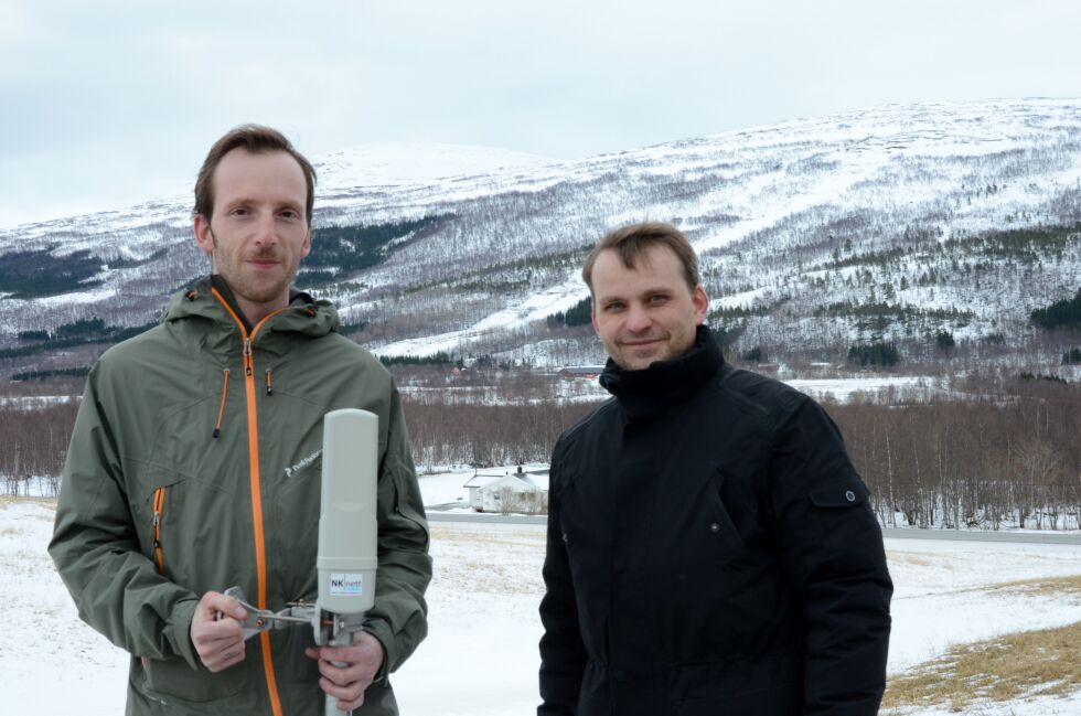 Daglig leder Christian Larsen og prosjektleder Vemund Kristiansen i NK-nett er klar for å gi bredbånd til Valnesfjord.
 Foto: Bjørn L. Olsen (arkiv)