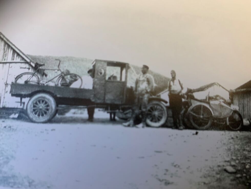 25 HK. Beiarns første lastebil, en Ford med 25 hestekrefter. Håkon Kristian Steensen kjøpte den for 2.500 kroner i 1927.
 Foto: Beiarn historielags fotosamling