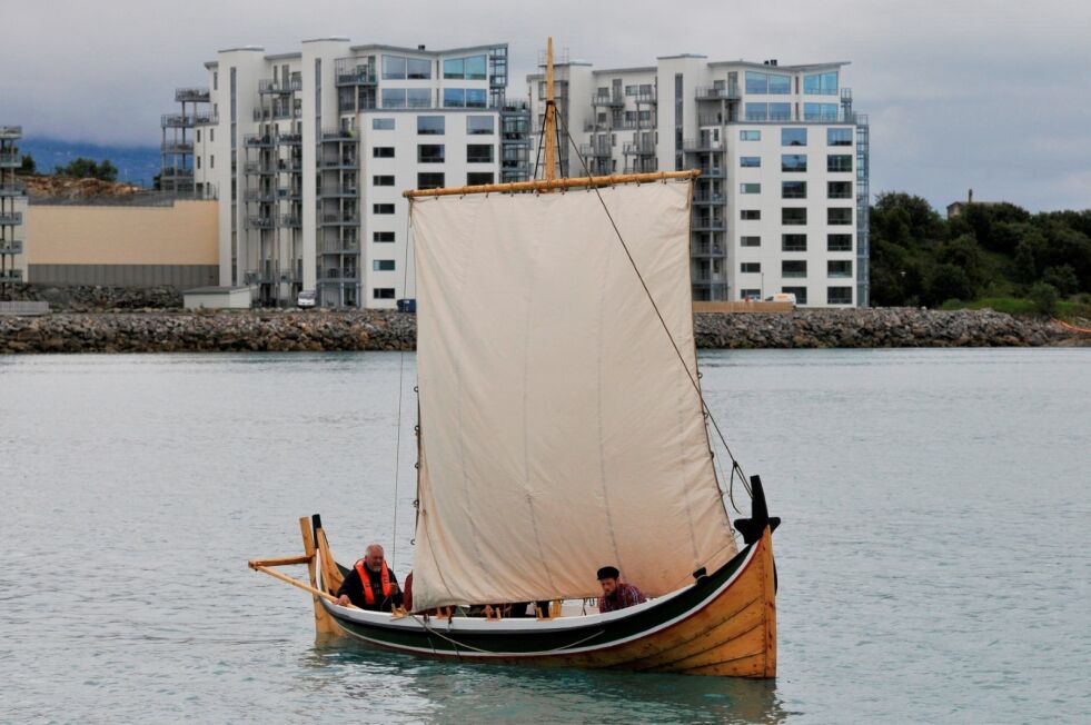 NY BÅT. Nordlandsbåten «Spiren», som Kai Linde har bygget, fikk en pris under Forbundet Kystens landsstevne i Bodø. Foto: Bente Foldvik