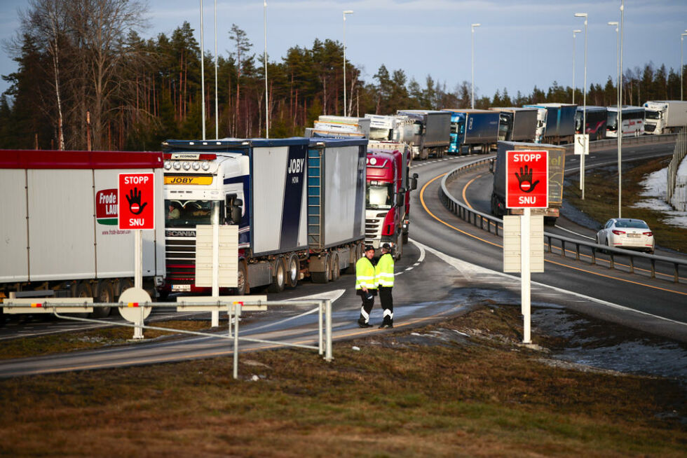 KONTROLLERTE KJØRETØY. 3.537 sjåfører hos over 230 transportbedrifter ble kontrollert i løpet av 2023. Dette førte til 48 anmeldelser. Bildet er fra en tidligere kontroll på Østlandet.
 Foto: NTB