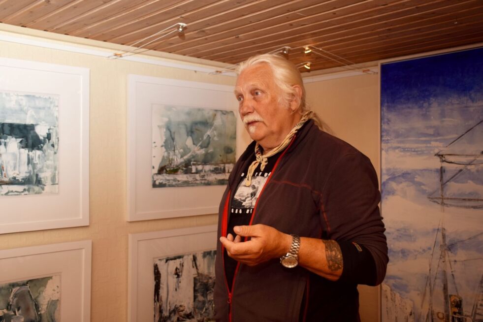 STILLER UT. Kurt Edvin Blix Hansen (bildet) fra Beiarn samarbeider med sølvsmed Øyvind Stjernen om en utstilling.