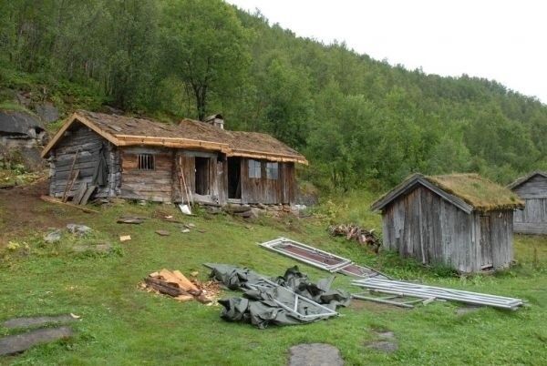 FREDET. Nå er det mulig å søke om støtte til å ivareta samiske kulturminner. På Husmannsplassen i Kjelvik I Sørfold er det flere samiske bygninger som er fredet.