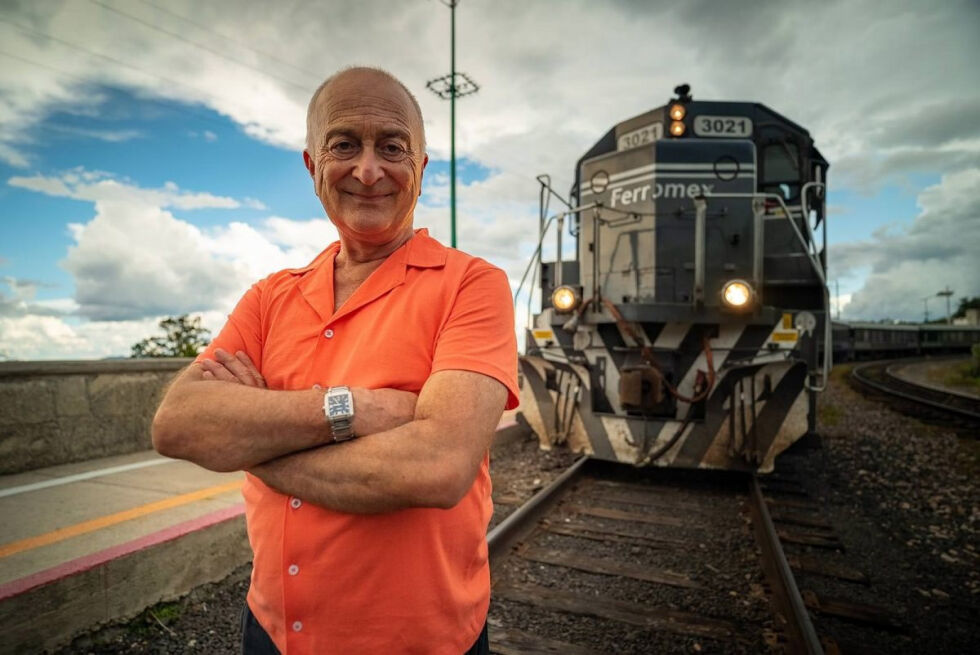 Tony Robinson tar seerne med på togtur rundt omkring i verden.